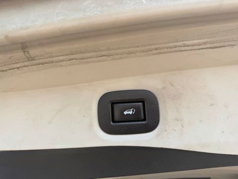 Used 2018 Nissan Rogue SV AWD/4WD image 4