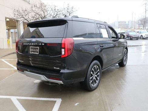 Used 2025 Ford Expedition Platinum image 5