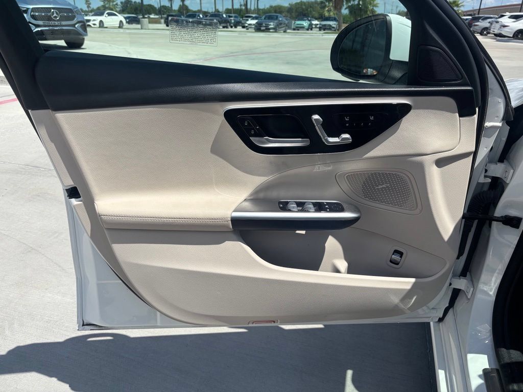 Used 2024 Mercedes-Benz C 300 Sedan image 9