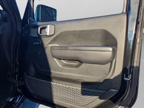 Used 2024 Jeep Wrangler Unlimited Sport AWD/4WD image 9