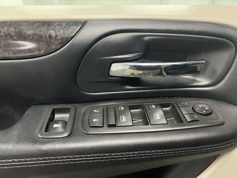 Used 2016 Dodge Grand Caravan SXT w/ Rear Park Assist Package FWD image 21