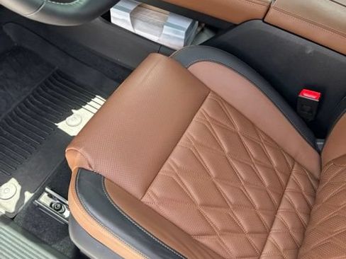 Used 2025 Nissan Rogue Platinum FWD image 2