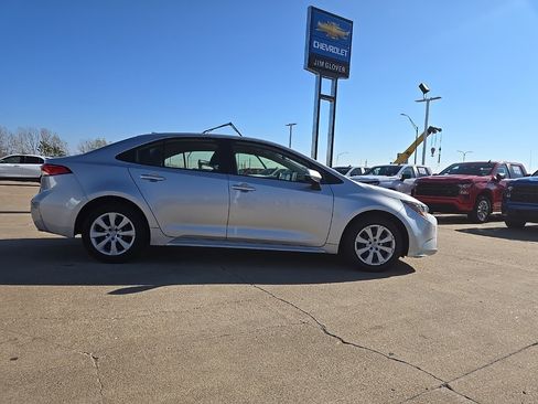 Used 2020 Toyota Corolla LE image 8