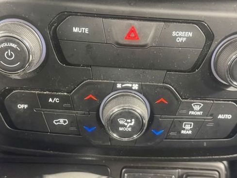 Used 2020 Jeep Renegade Limited AWD/4WD image 26