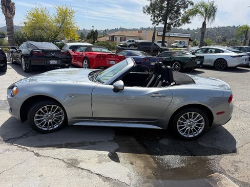Used 2017 FIAT 124 Spider Classica image 4