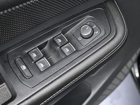 Used 2024 Volkswagen Atlas Cross Sport SEL Premium R-Line image 19