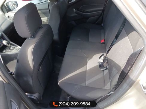Used 2017 Ford Focus SE image 3