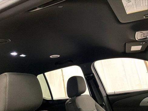 Used 2023 Chevrolet Traverse LT image 21