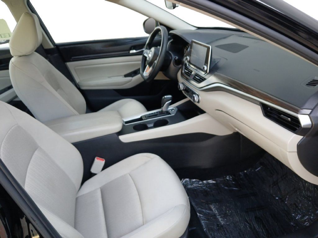 Used 2025 Nissan Altima 2.5 SV FWD image 24