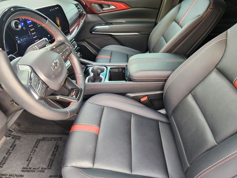 Used 2024 Chevrolet Traverse RS image 14