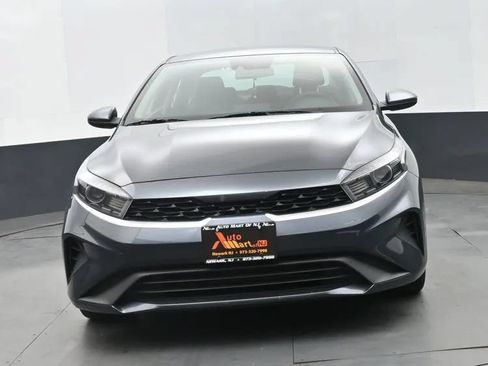 Used 2023 Kia Forte LXS FWD image 3