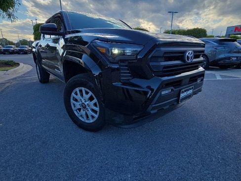 Used 2025 Toyota Tacoma SR5 AWD/4WD image 2