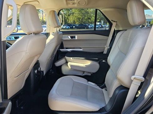 Used 2023 Ford Explorer Limited w/ Equipment Group 301A image 7