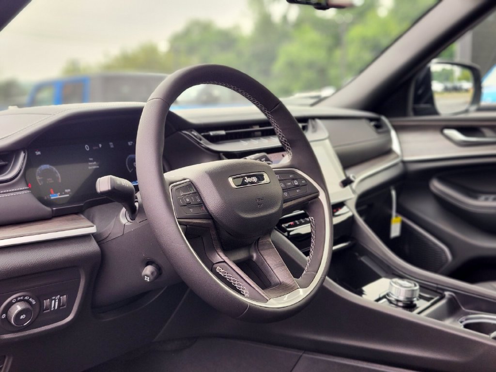New 2026 Jeep Grand Cherokee Limited AWD/4WD image 19