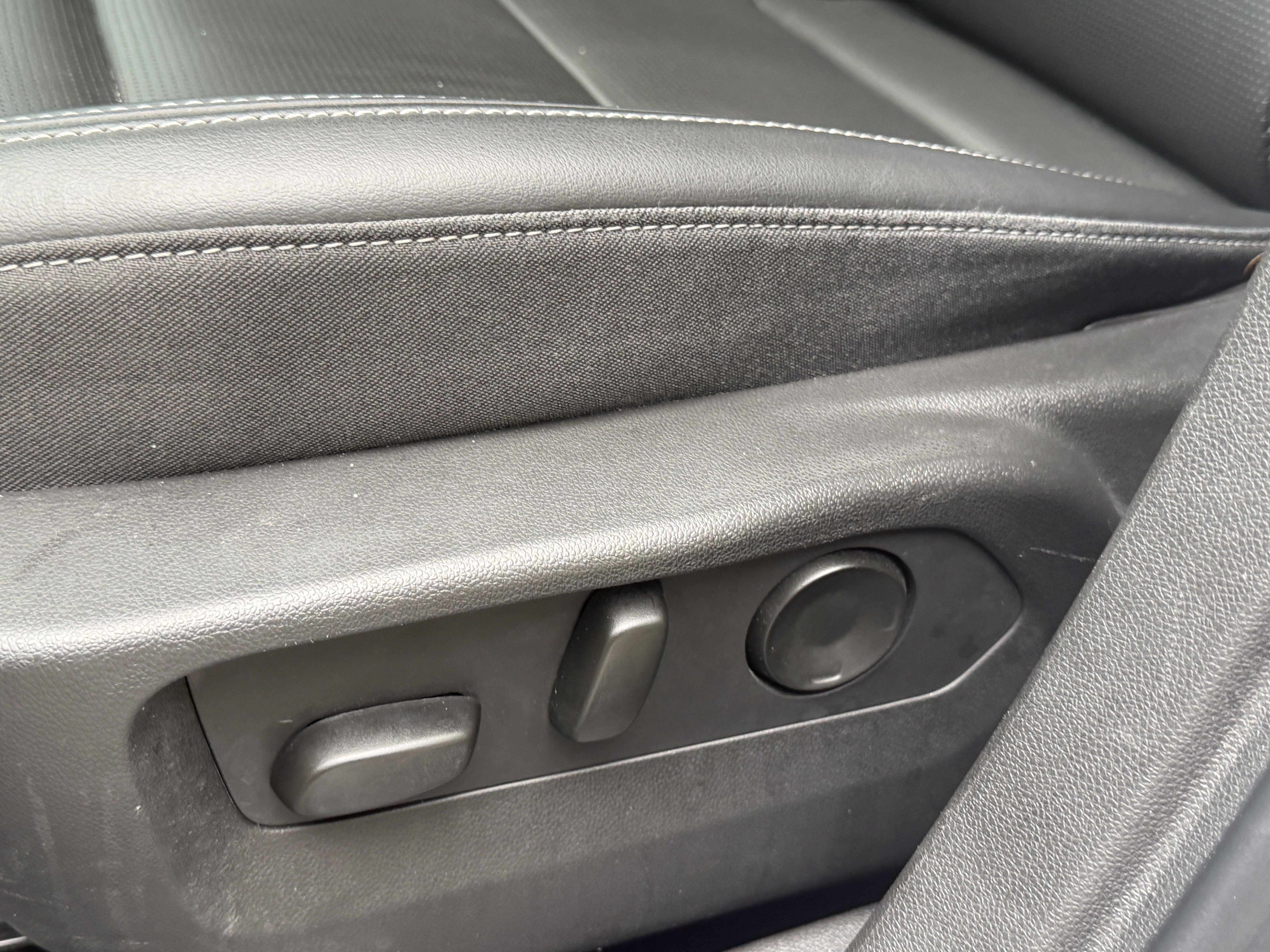 Used 2024 Buick Envision Preferred AWD/4WD image 6