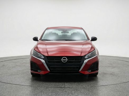 Used 2025 Nissan Altima 2.5 SV image 2