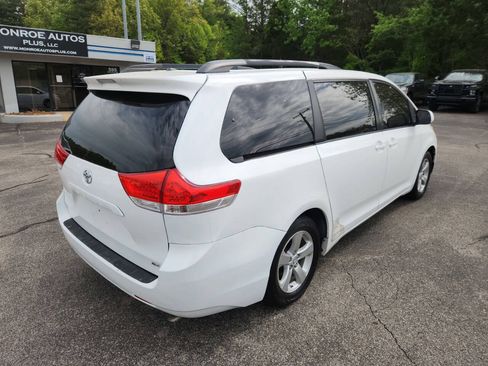 Used 2013 Toyota Sienna LE FWD image 8
