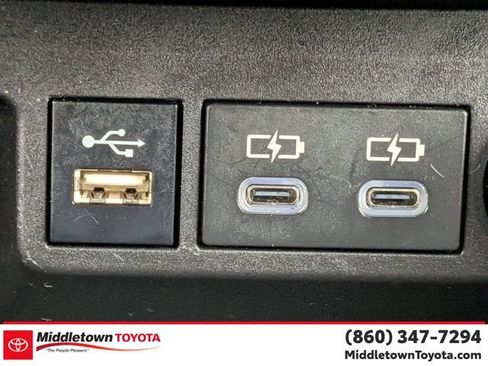 Used 2025 Toyota Highlander XLE AWD/4WD image 26