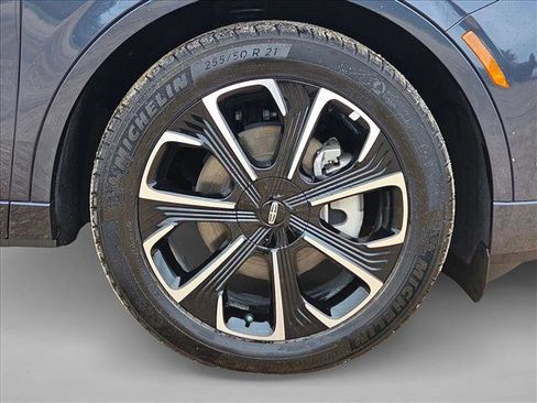 Used 2024 Lincoln Nautilus Reserve AWD/4WD image 23