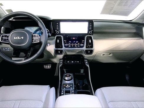 Certified 2024 Kia Sorento SX Prestige w/ Panoramic Sunroof Package AWD/4WD image 15