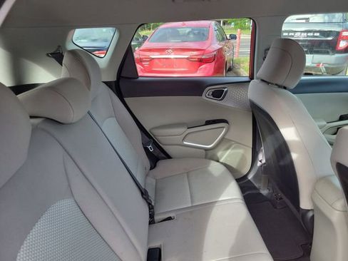 Used 2020 Kia Soul LX FWD image 30