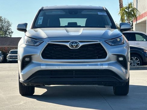 Used 2024 Toyota Highlander LE image 9