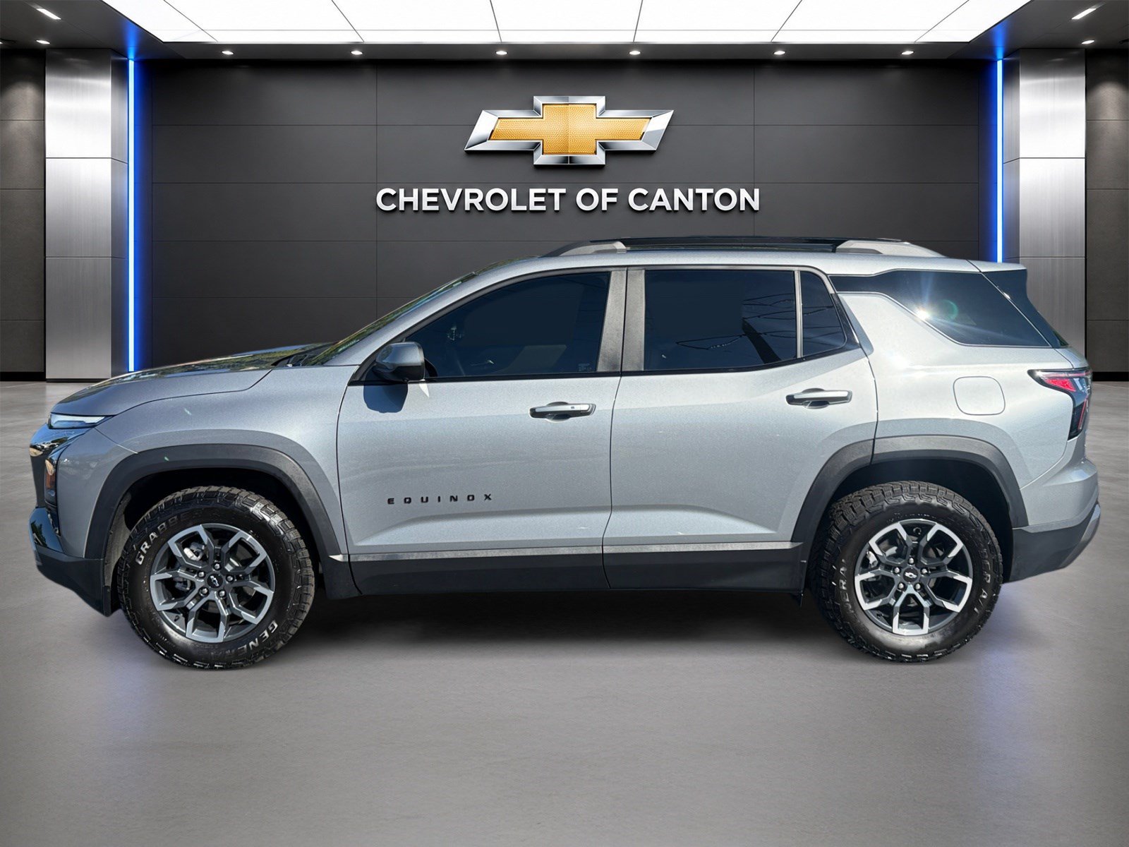 Used 2025 Chevrolet Equinox ACTIV w/ Safety and Technology Package AWD/4WD image 8