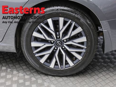 Used 2023 Nissan Altima 2.5 SV w/ SV Premium Package FWD image 8