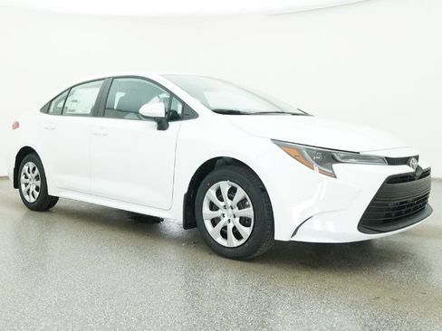 Used 2026 Toyota Corolla LE image 32
