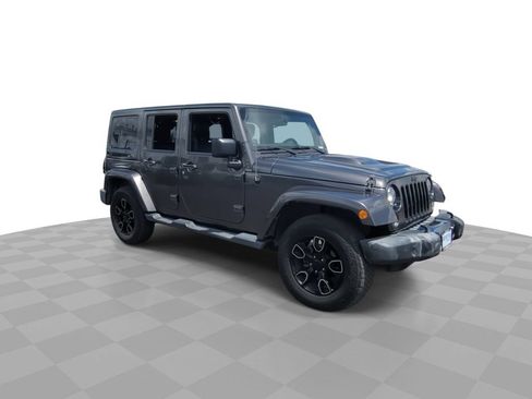 Used 2018 Jeep Wrangler Unlimited Sahara AWD/4WD image 9