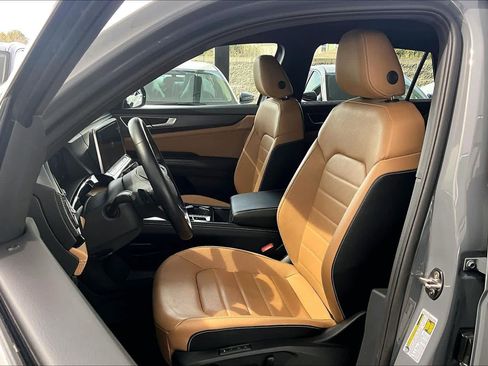 Used 2024 Volkswagen Atlas Cross Sport SEL R-Line image 8