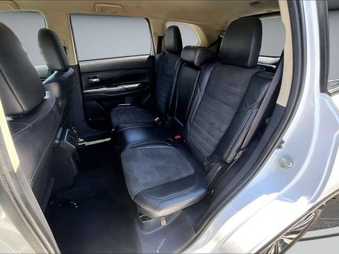 Used 2020 Mitsubishi Outlander SE AWD/4WD image 22