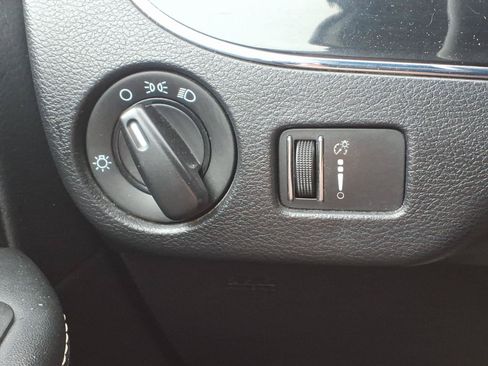 Used 2016 Dodge Grand Caravan SE FWD image 23