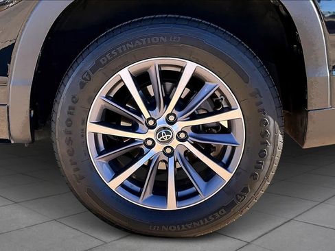 Used 2018 Toyota Highlander XLE image 9