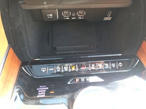 Used 2023 Jeep Grand Wagoneer Series III AWD/4WD image 19