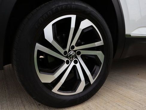 Used 2023 Volkswagen Atlas SEL image 37