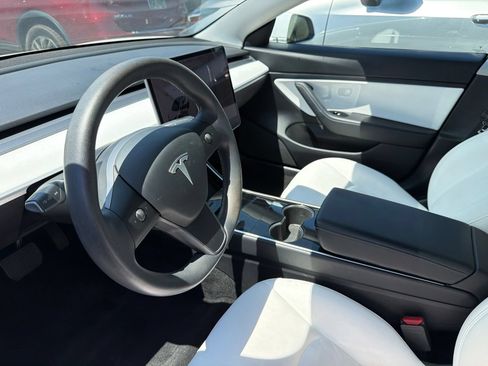 Used 2020 Tesla Model 3 Standard Range Plus RWD image 9