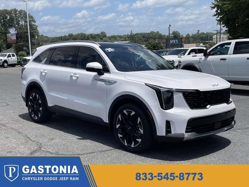 Used 2025 Kia Sorento EX w/ Panoramic Sunroof Package FWD image 1