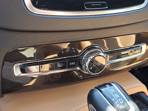 Used 2019 Volvo XC90 T6 Momentum image 26