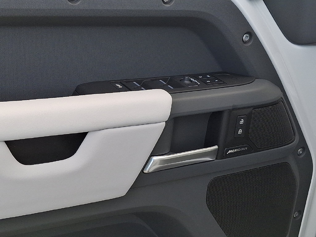 New 2026 Land Rover Defender 110 S AWD/4WD image 8