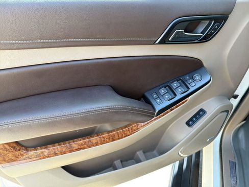 Used 2015 Chevrolet Suburban LTZ RWD image 13