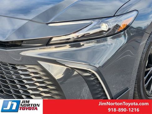 Used 2025 Toyota Camry SE image 11