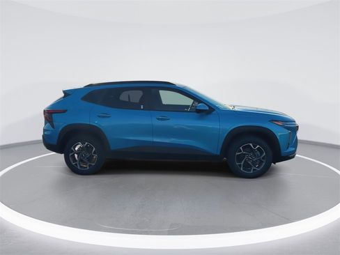 New 2026 Chevrolet Trax LT w/ Driver Confidence Package image 9