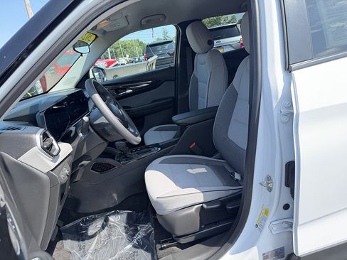 Used 2024 Chevrolet TrailBlazer LT FWD image 12