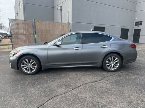 Used 2017 INFINITI Q70 3.7 image 6