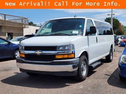 Used 2019 Chevrolet Express 3500 LT w/ LT Preferred Equipment Group RWD image 4