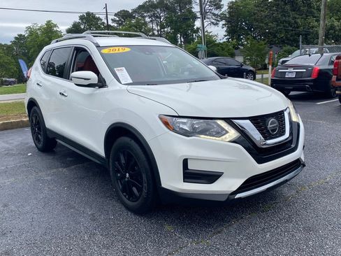 Used 2019 Nissan Rogue S w/ Special Edition Package FWD image 1