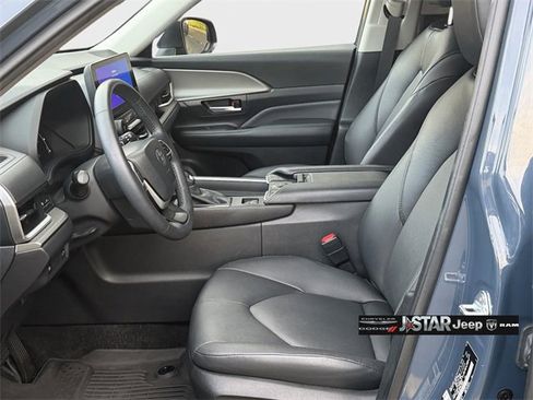 Used 2024 Toyota Grand Highlander XLE image 9