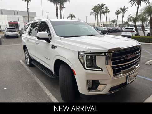 Used 2023 GMC Yukon SLT w/ SLT Premium Package image 2