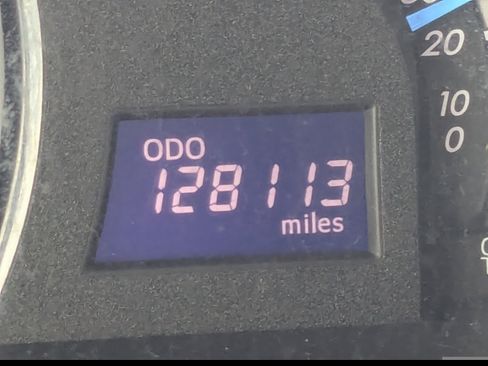 Used 2014 Toyota Camry L image 28